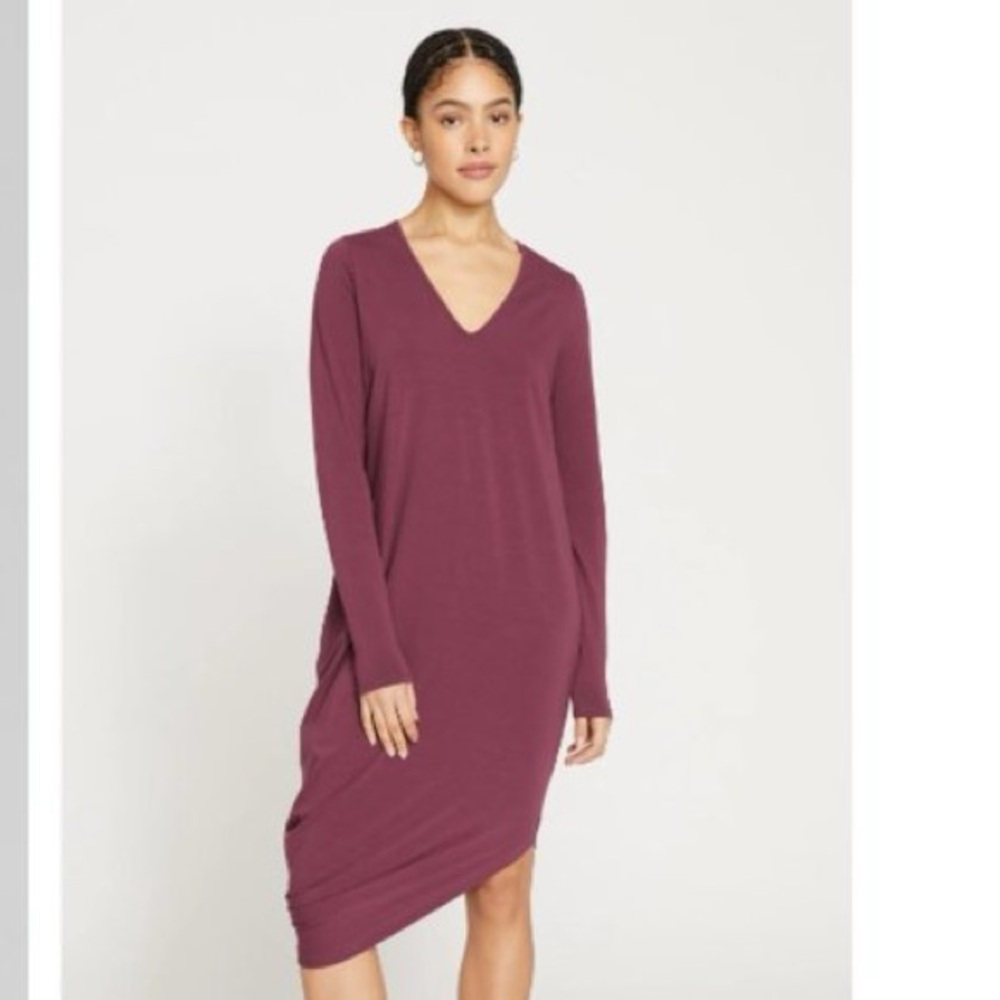 Universal Standard Iconic Long Sleeve V-Neck Geneva Dress in M RED